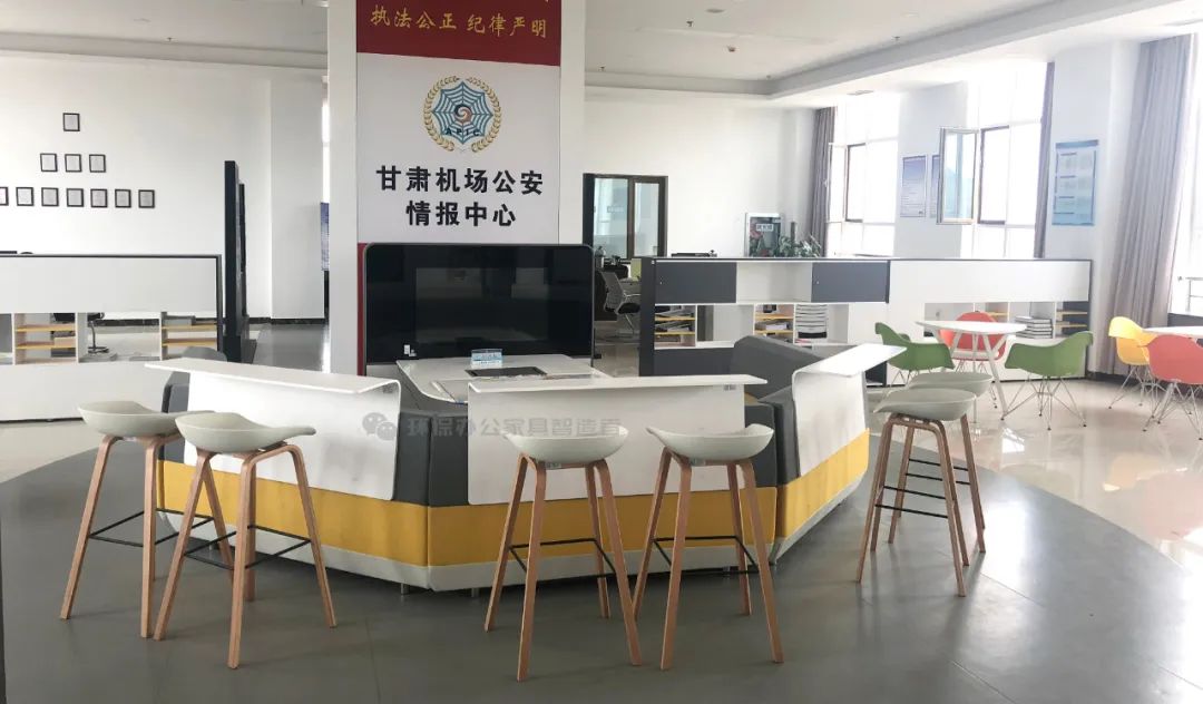 情報中心家具